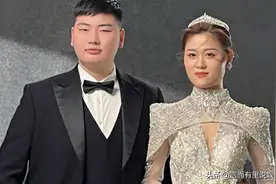 陈萌吃席被偶遇，素颜状态下月亮脸地包天，与朱小伟真是天生一对图片