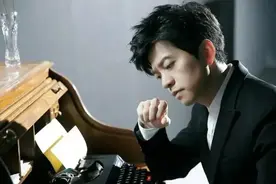 “清华才子”李健与高晓松，因何一个清流依旧，一个纯情不再图片