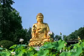 在寺院里拍照为什么不能正面去拍室内的佛像，这些禁忌你知道吗？图片