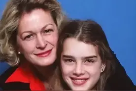 波姬小丝：56岁容颜憔悴，大女儿更像父亲，只遗传了绸缎般的金发图片