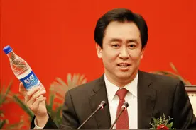 两大首富兵败长白山？一个卖水亏40亿，一个花200亿建“空城”图片