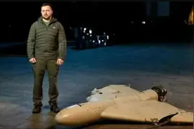 泽连斯基承认，俄军战术很有效，一万架“小摩托”，能耗死乌克兰图片