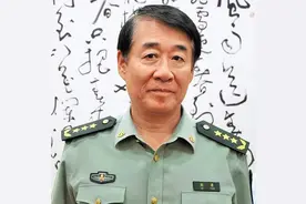 刘少奇的儿子去工厂视察，见到一个女工，说这不是林豆豆吗图片