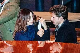 57岁“地球球花”莫妮卡久违现身去演出，生图也能打，精致而优雅图片