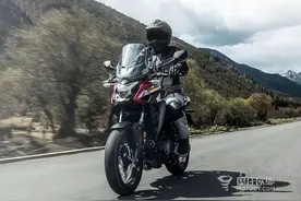 谁才是CB400X和DL250之间的最佳选择？图片