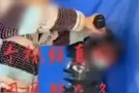 网传一女子被胶带捆绑，并遭男子泼墨殴打？警方：系“PK”失败后的惩罚，涉事7人正在接受调查图片