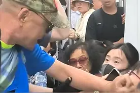 大快人心！北京地铁老人扒拉女孩大腿后续，老人家身份被曝光！图片