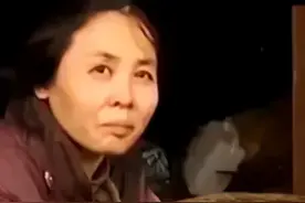 95年，四川19岁少女被120元卖给了55岁老汉，17年后获救时已变疯图片