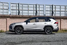 23万提了辆丰田威兰达双擎，开了8000公里，车主一肚子话要说图片