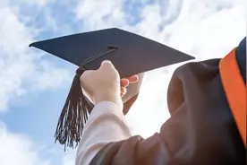 上海一女博士网上征婚，公布11条择偶标准，网友直言梦里啥都有图片