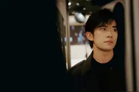 17岁的刘耀文塌房？被扒出追同龄女爱豆，他跟宋亚轩是假的吗？图片