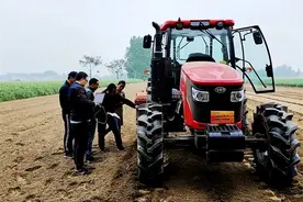 接受市场验证！首批东方红国四拖拉机交付用户图片