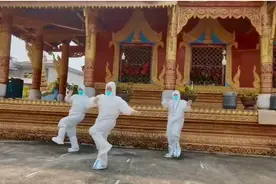 傣装换成防护服！“疫”线“大白”跳起舞，别样庆祝泼水节图片