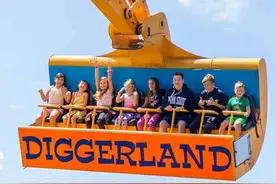 挖掘机主题乐园：让大人小孩喜欢上挖掘机！图片