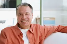 67岁大爷再婚，同房之后她天天闹离婚，就算分房也一样，太痛苦了图片