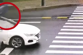 司机一个手势，特警秒懂！甩尾→漂移→开道→救命图片