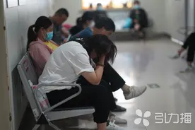 15岁少年熬夜打游戏进ICU！医生提醒：学生暑假需要健康规律作息图片