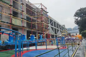 洋人街回来了，这次是在渝北出口加工区，雨天大馒头卖得依然火爆图片