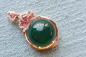 神秘的琥珀之王：蓝珀（收藏）图片