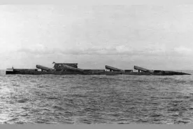 美苏水下争霸秘闻：美国潜艇偷偷跟踪苏联潜艇，苏联人却撞了上来图片