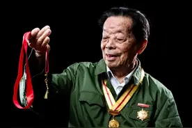 抗战老兵迎来100岁生日！“我参加过一百多次战斗，戎马半生，从不后悔！”图片