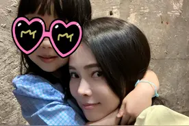 伊能静母亲节晒与儿女合照，5岁米粒为妈妈做蛋糕，懂事又暖心图片