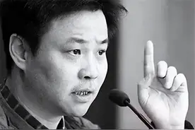 余华，在太平间睡午觉，靠“口吐芬芳”爆红，二婚妻子是他后盾图片