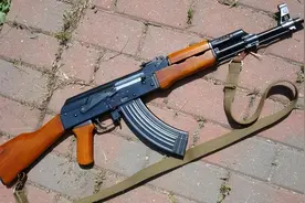 AK47和56冲：前苏联授权我国生产AK47，拿到图纸后的厂长：好枪！图片