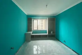 老旧房屋墙面不铲，可以直接贴壁纸或壁布吗？图片