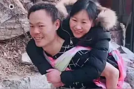 故事:山东21岁女孩翻墙找男友,不幸摔瘫痪,14年男友不离不弃照顾图片