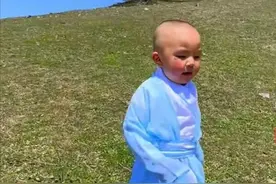 乔治姑姑：陪伴侄子过童年，快乐童年永怀念图片