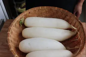 腌萝卜用盐杀水就错了，大厨教你3个诀窍，酸辣脆爽，半年放不坏图片