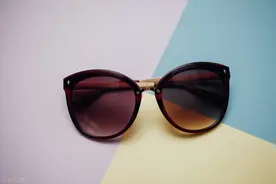 眼镜镜片上有刮痕别担心，涂一点上去，刮痕不见了，和新买的一样图片