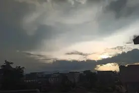 为什么有的男生抽烟身上有一股淡淡的烟草味，有的男的一股恶臭味图片