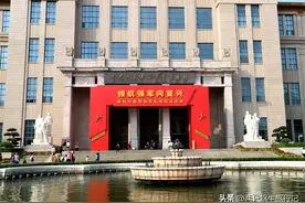 参观中国人民军事博物馆图片