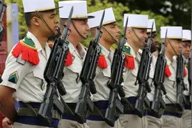 中国小伙在法国参加外籍兵团，杀过人、工资高、服役7年给法国籍图片