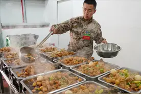 美论坛：中国军人吃的如此丰盛，不会因此变得懒散吗？图片