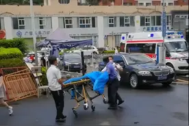 医院被指搞“垄断”阻挠急救车进院接转病人 急诊科称非医生决定，有急救站称通过院方审核备案不存在强制手段图片