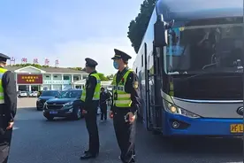 往上海市区方向多条高速拥堵，最长缓行达29.5公里！图片