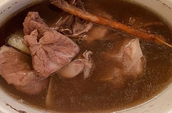 黑豆鸡脚花胶 黑豆花胶鸡脚汤功效