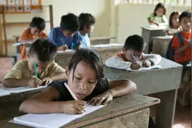 为什么农村学校尖子生不多，学生学习成绩不高？两个原因值得深思图片