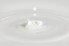 射出来的精液有粘块，是生病了吗？图片