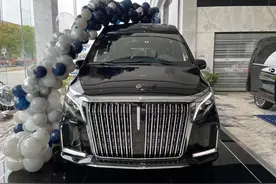 奔驰V260星影系列商务车，买它不比埃尔法、威尔法香？图片