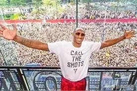 科比中国行，詹姆斯中国行，库里中国行，没有对比就没有尴尬！图片