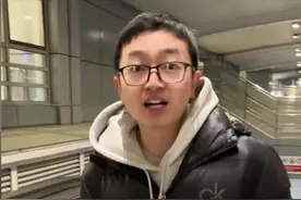 男子哈工大毕业被裁后续：接私活度日，假期加班到凌晨三点挣1万4图片