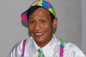 赵本山徒弟宋小宝：成名后与原配离婚，转身迎娶漂亮女粉丝王雪图片