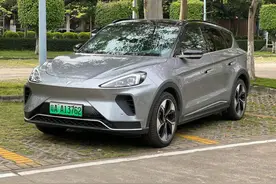 物超所值的体验，4.6秒破百/653公里续航，ARCFOX极狐αT试驾图片