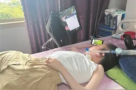 “海绵女孩”包珍妮当上艺术总监图片