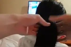 相差20岁兄妹一起“隔离”，本以为会鸡飞狗跳，不料妹妹性情大变图片