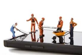 如果手机屏幕碎了，是换屏幕还是换个手机呢？图片